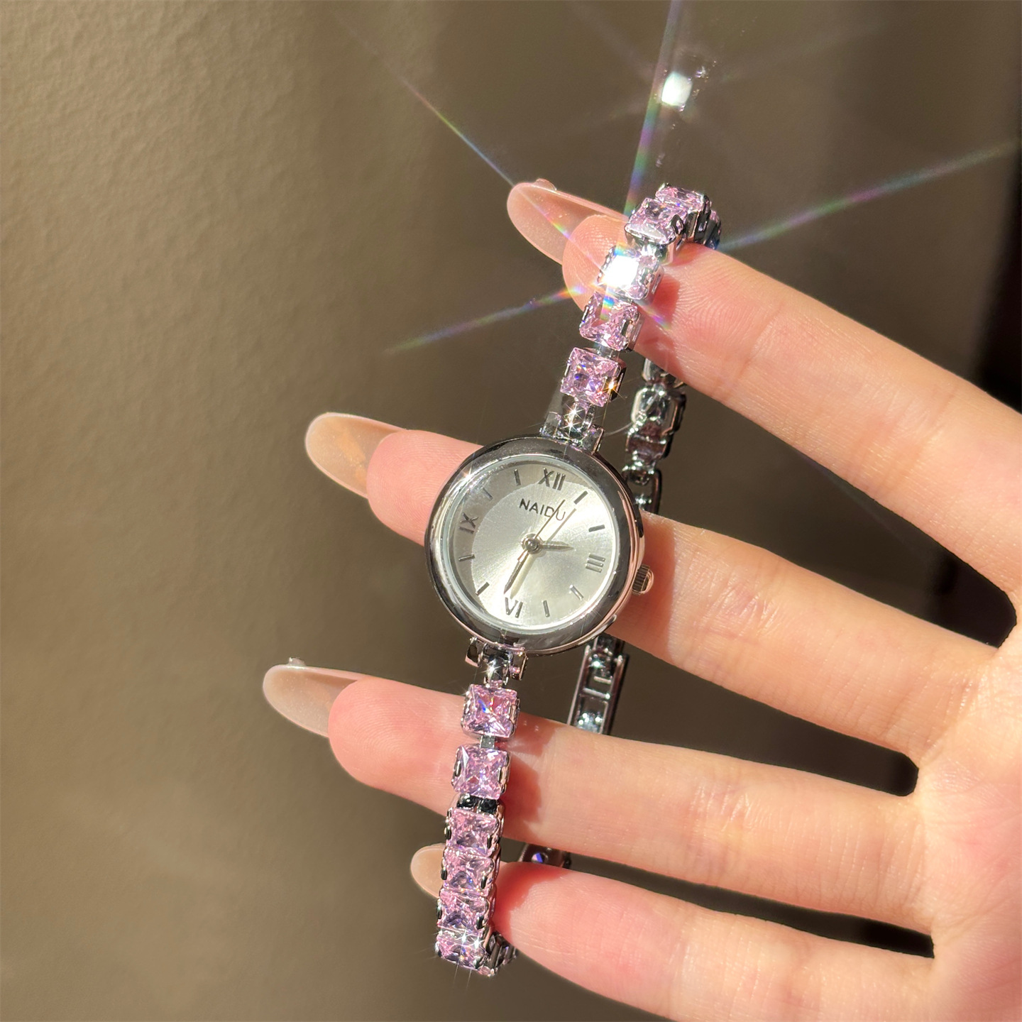 New Fashion Diamond-encrusted  - огляд і ціна Luxury Watch Level
