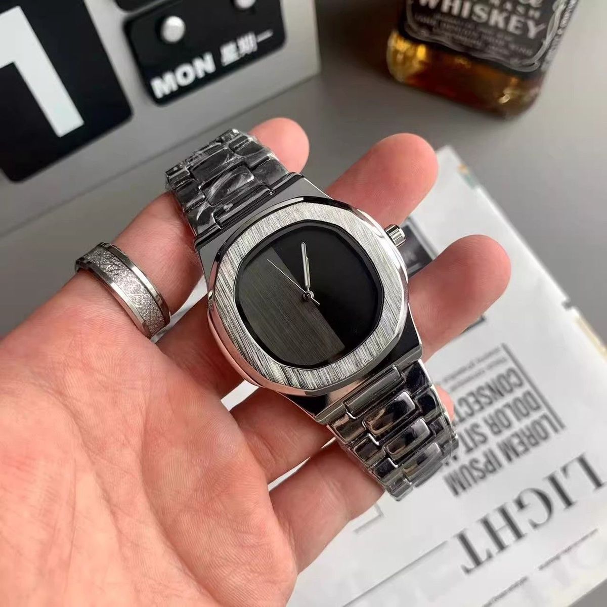 Custom Logo Men's Quartz Watch - огляд і ціна Luxury Watch Brands